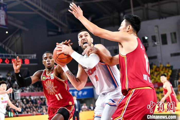 山西汾酒在主场击败四川丰谷酒业取得CBA常规赛