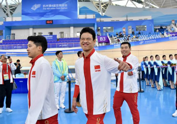 李樟煜率队夺金破纪录 父子情深感动赛场