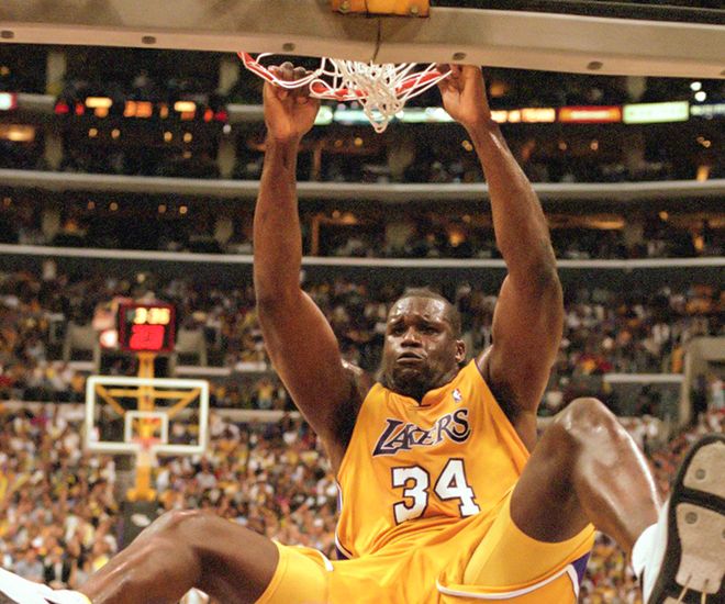 文班亚马常规赛末段狂砍双40+10 率队豪取十连胜