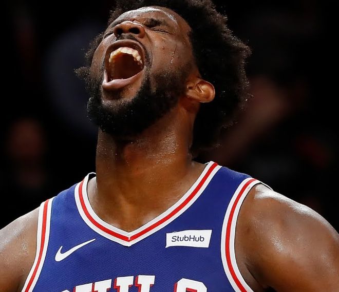 文班亚马常规赛末段狂砍双40+10 率队豪取十连胜